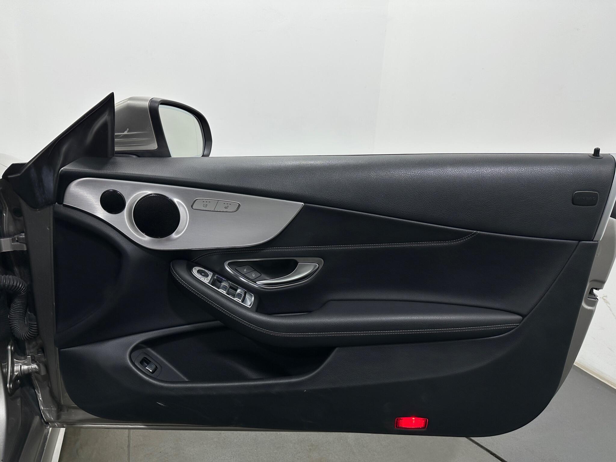 Mercedes-Benz C-Class view 36