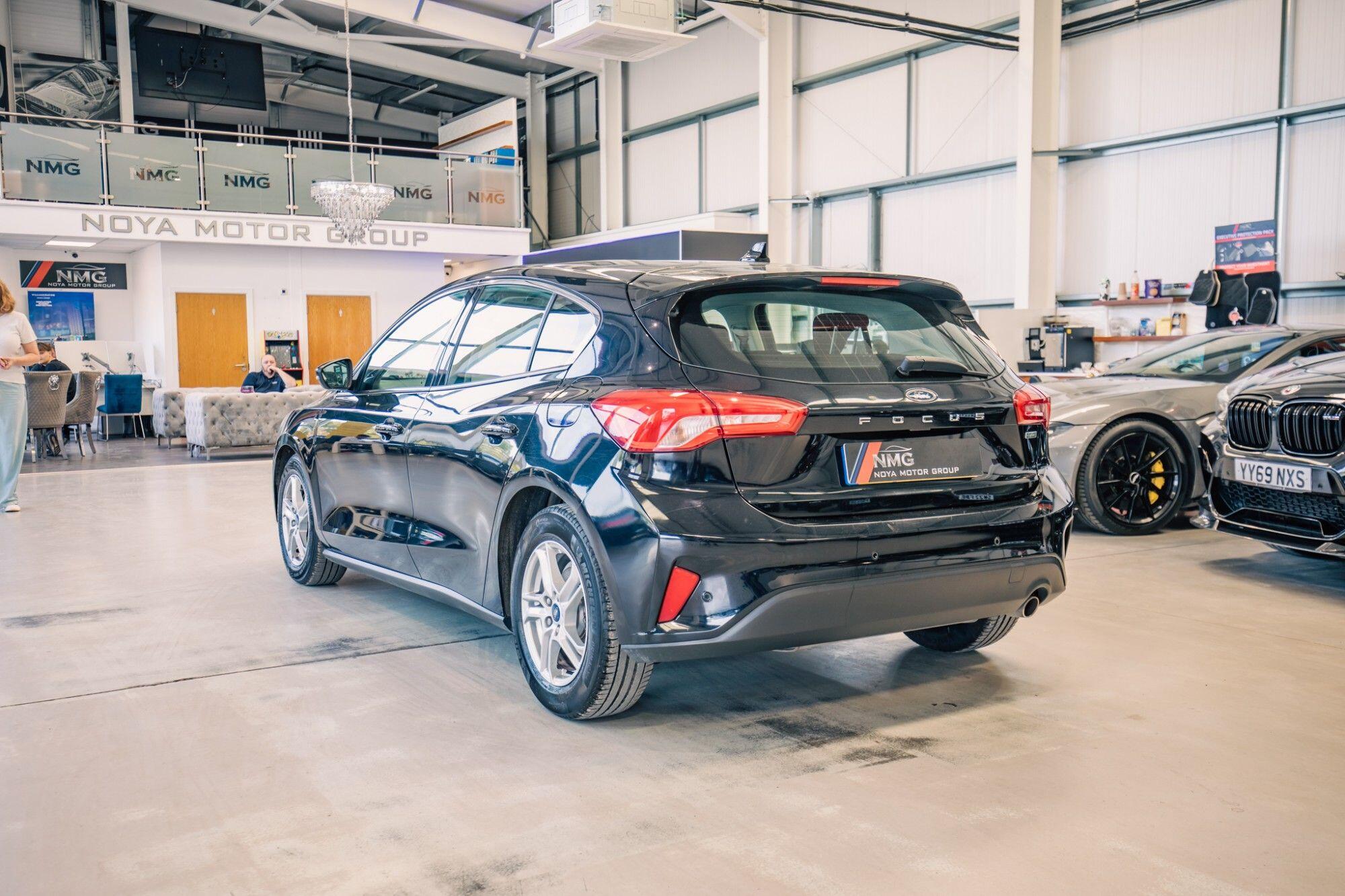 Ford Focus view 33