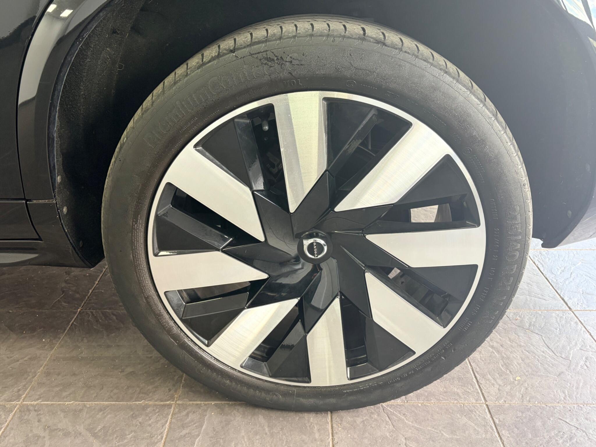 Volvo XC90 view 23