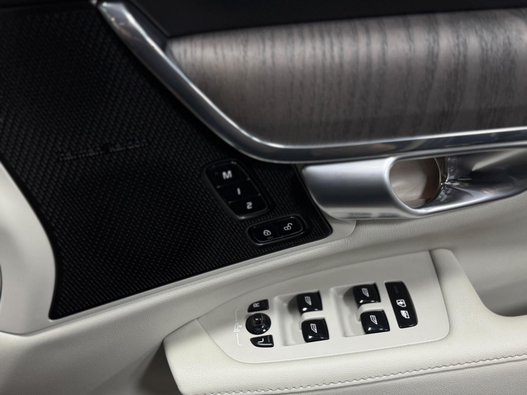 Volvo S90 view 25