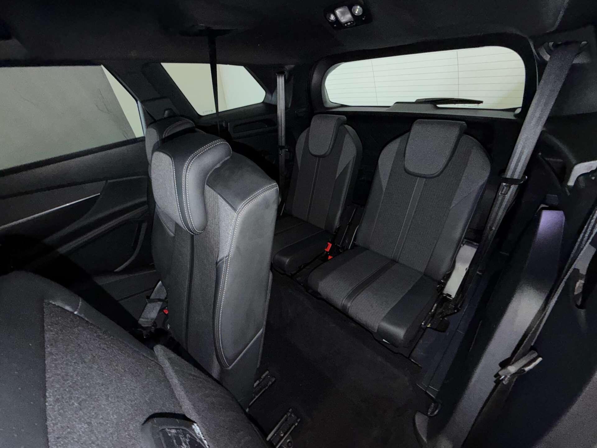 Peugeot 5008 view 16