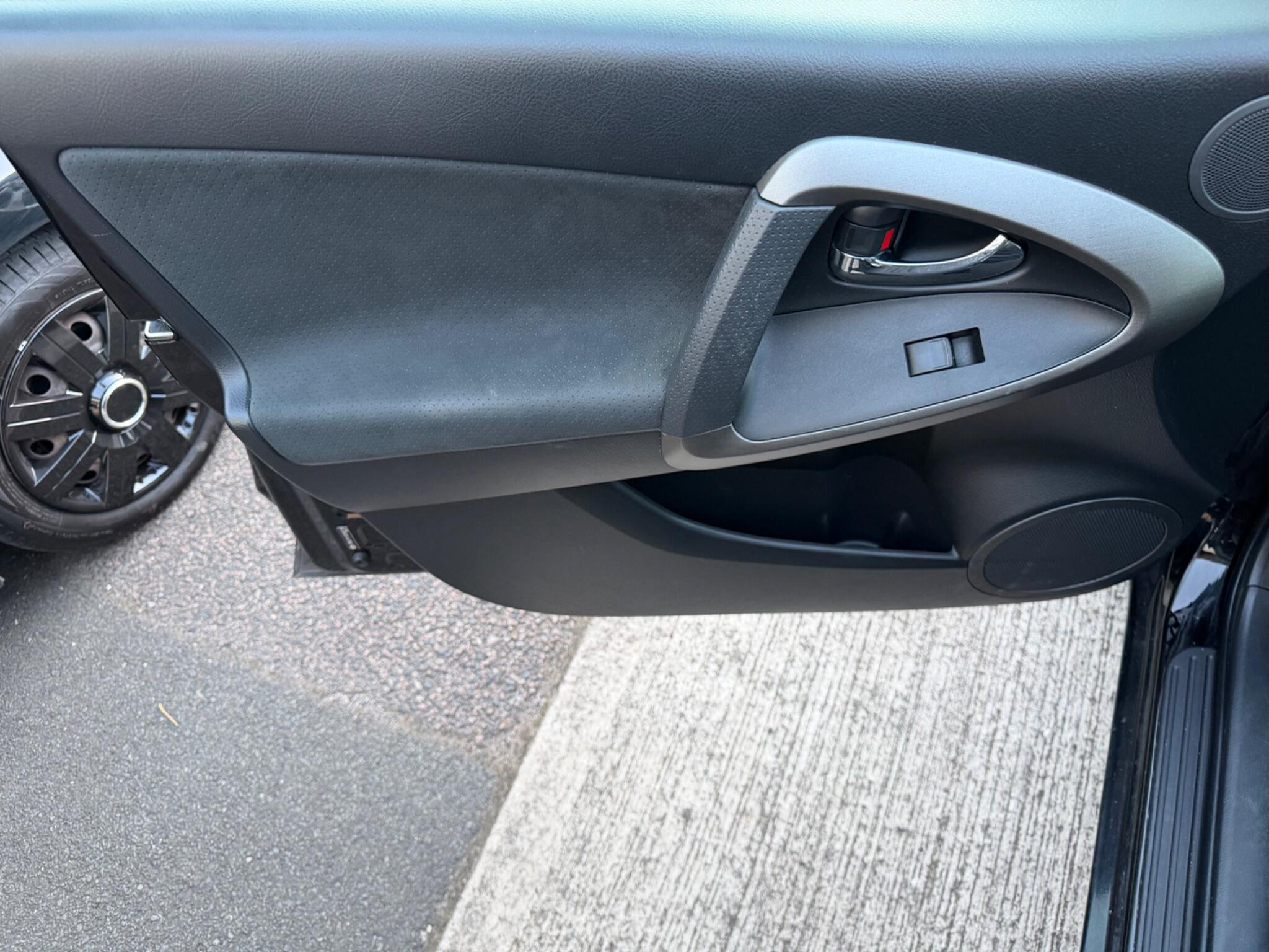 Toyota Rav4 view 45
