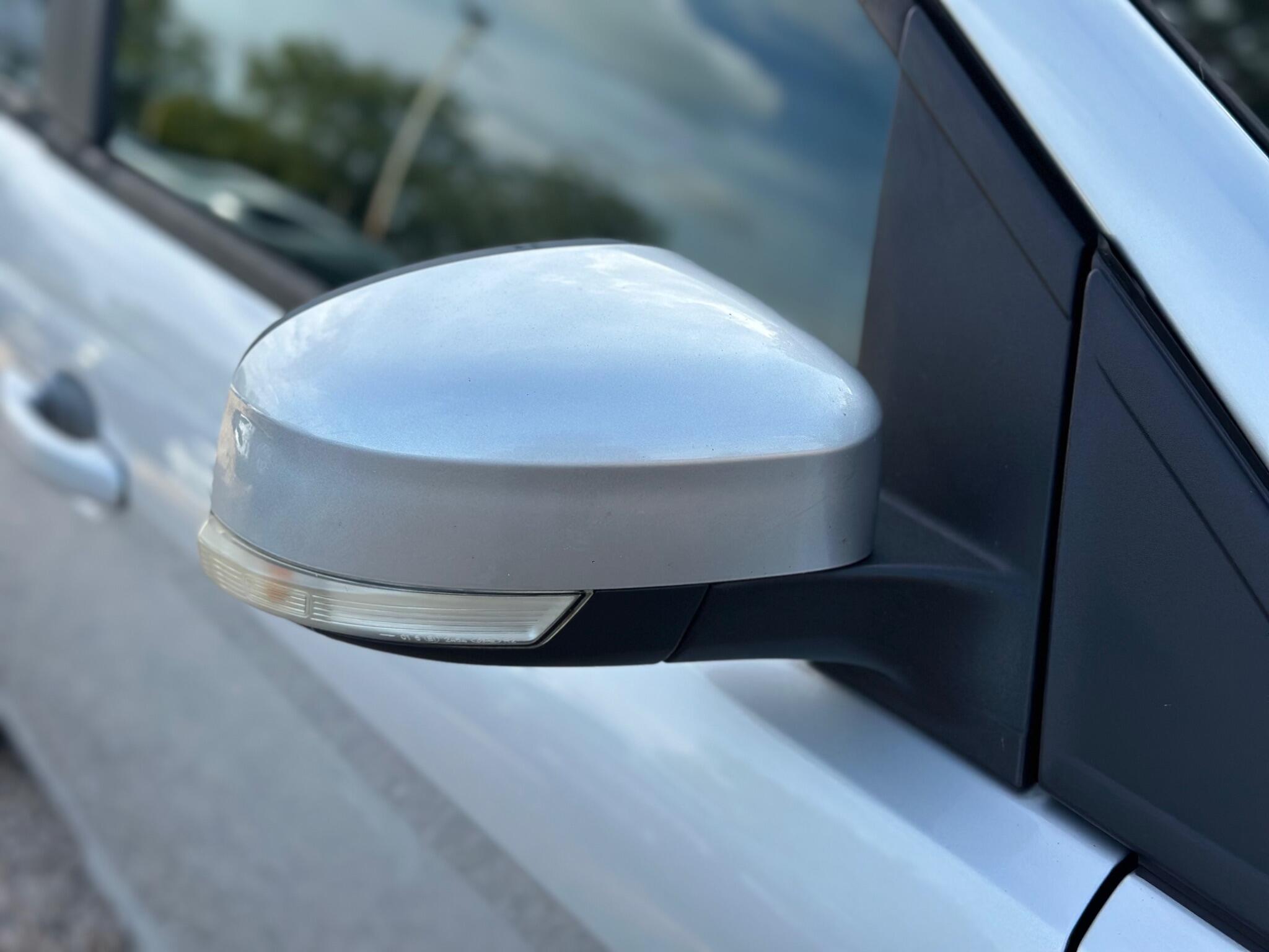 Ford Focus view 21