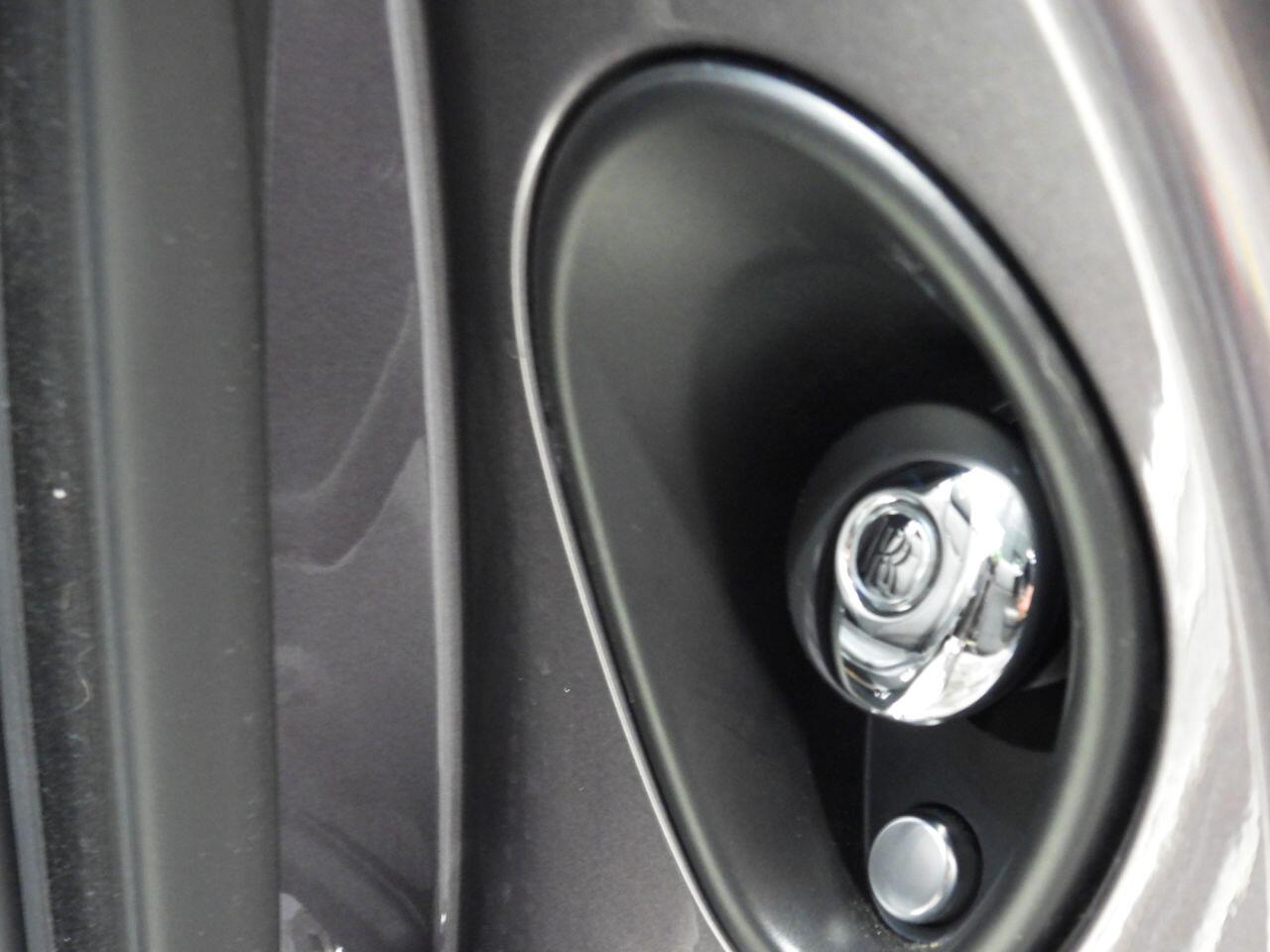 Rolls-Royce Dawn view 27