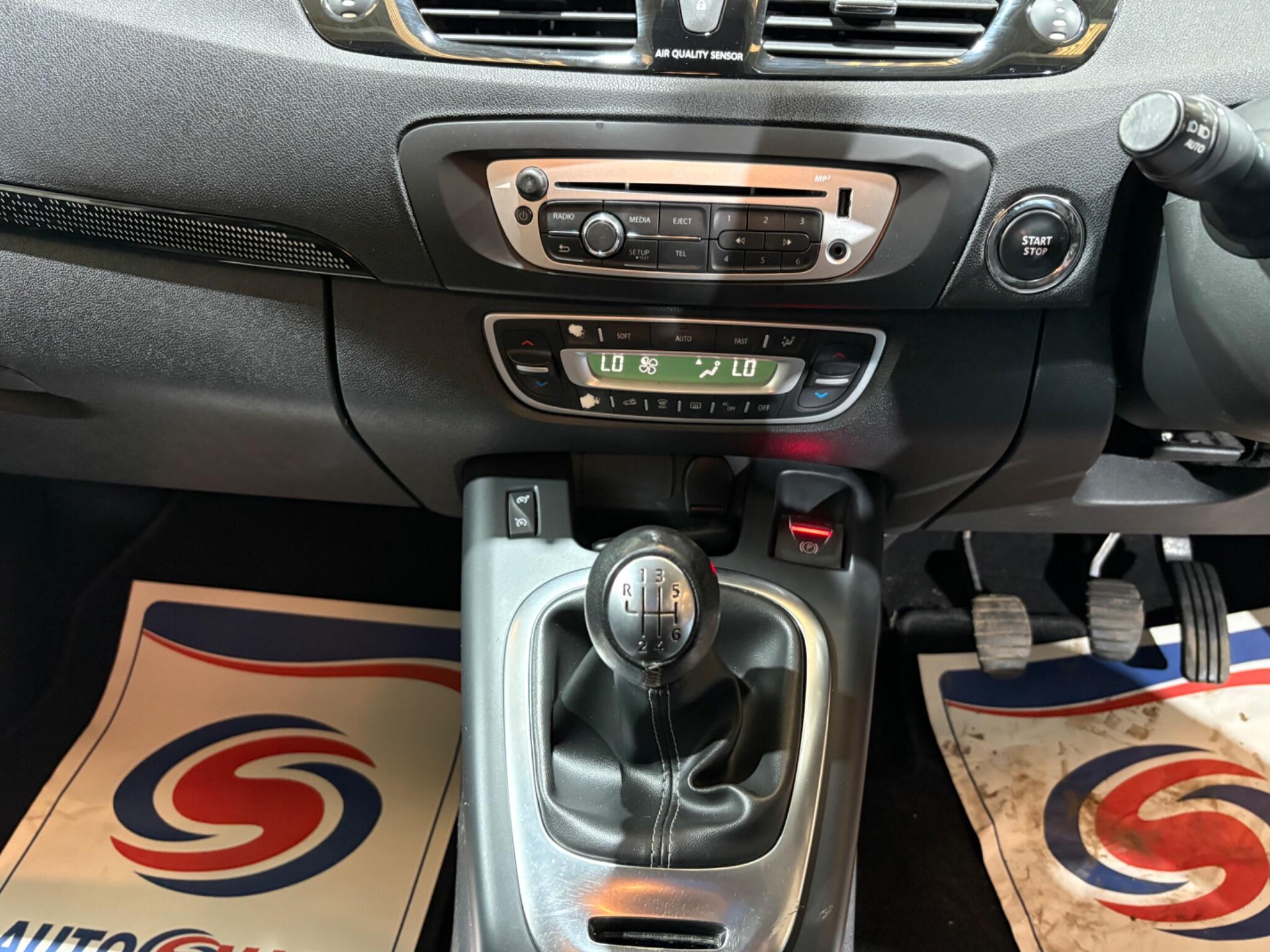 Renault Scenic view 19