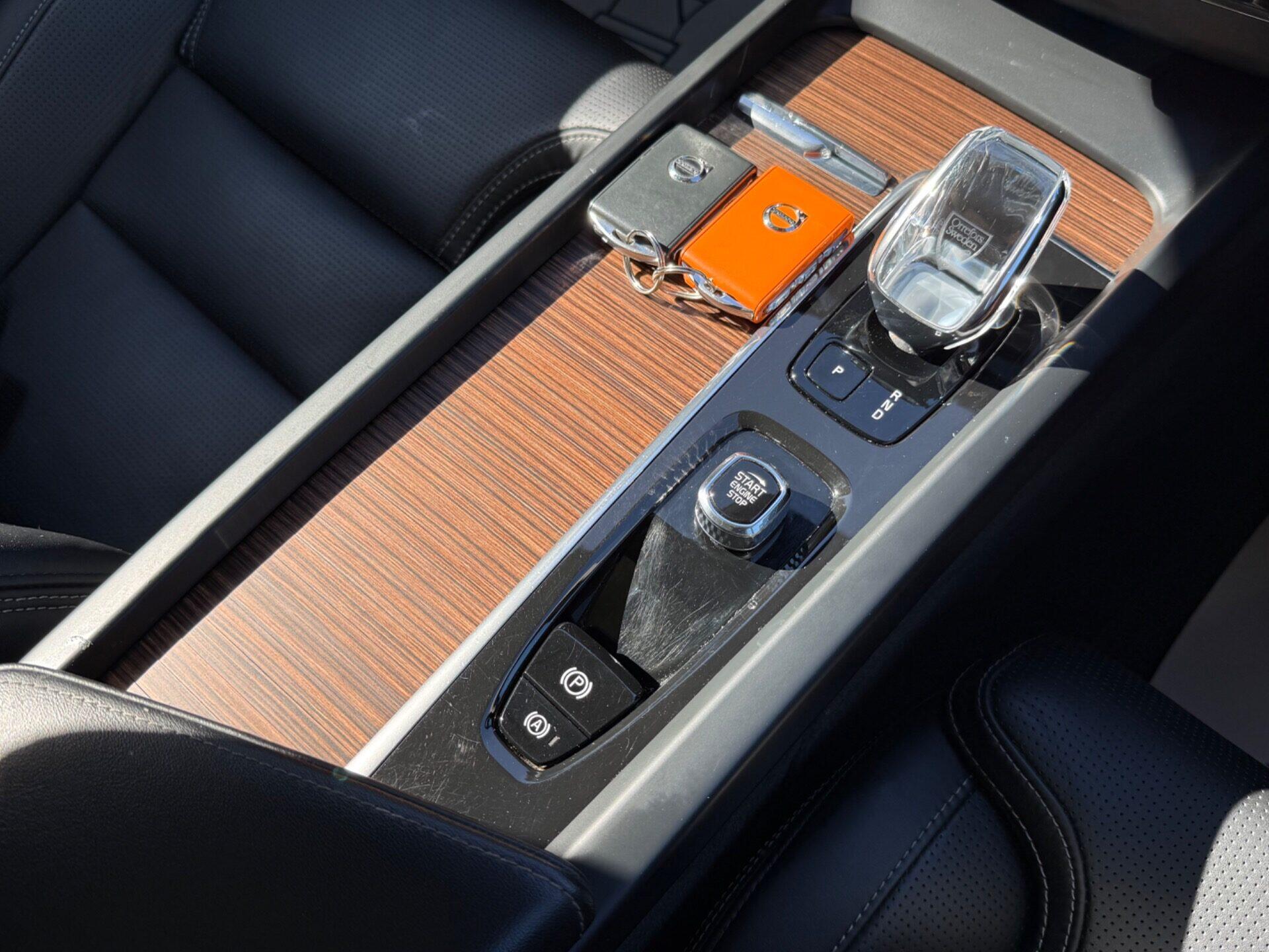 Volvo XC60 view 45