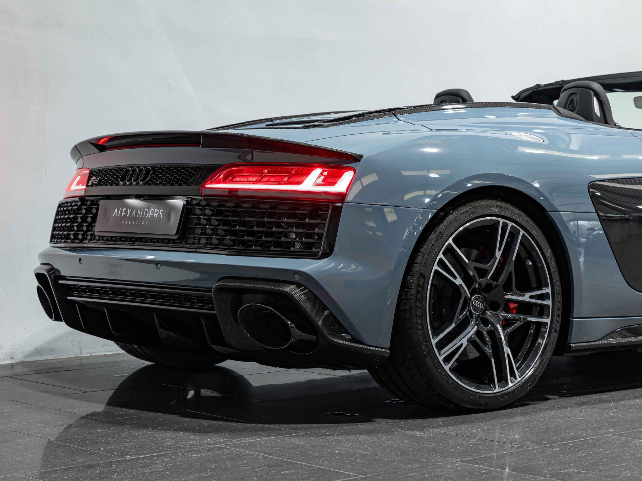 Audi R8 view 14