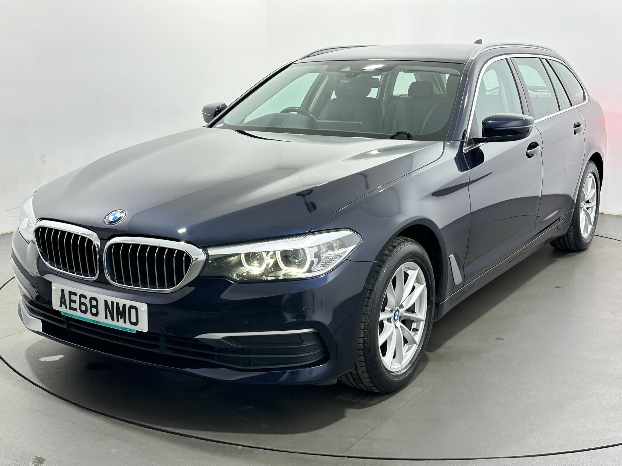 BMW 5 Series view 55