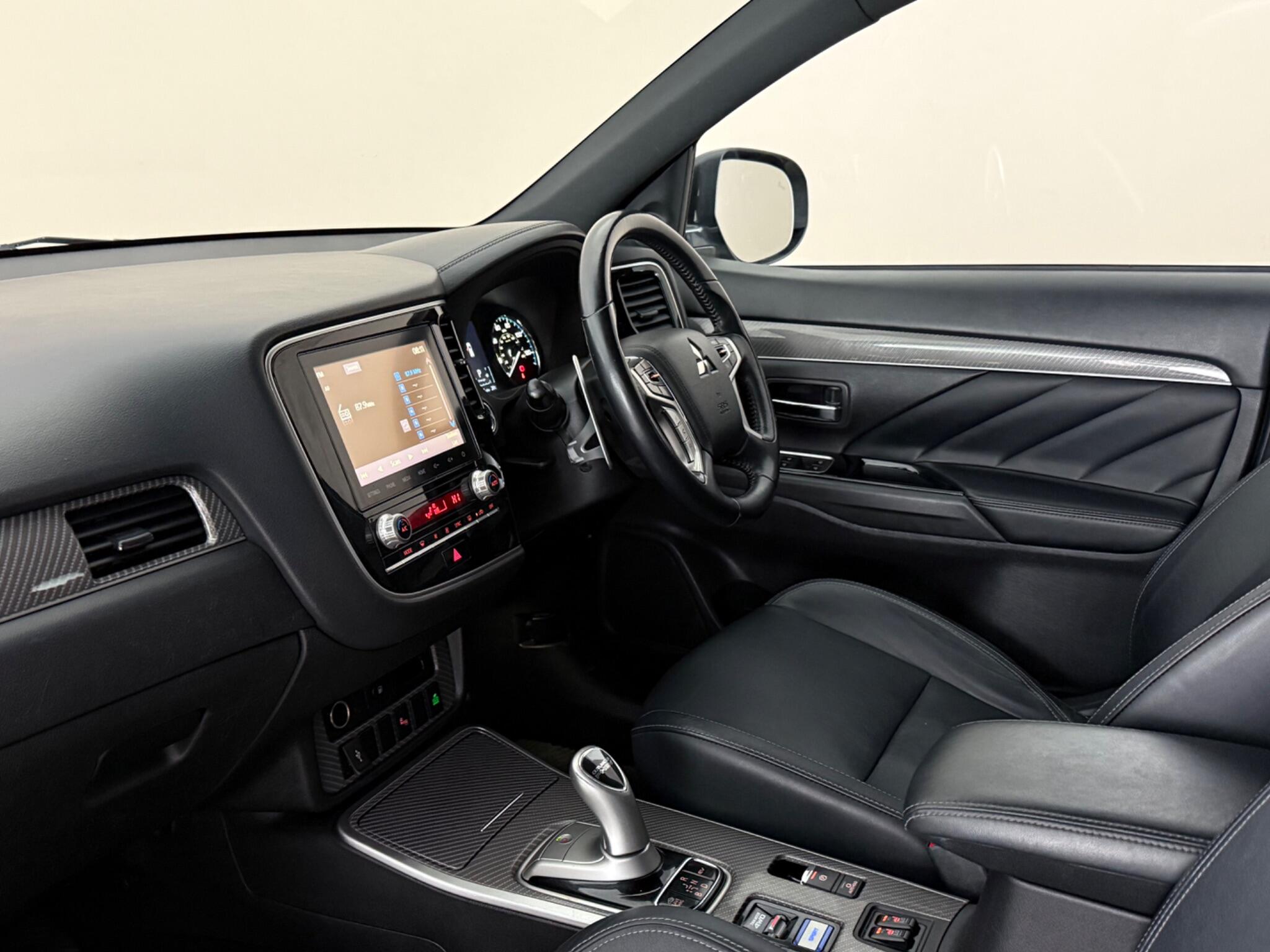 Mitsubishi Outlander view 4