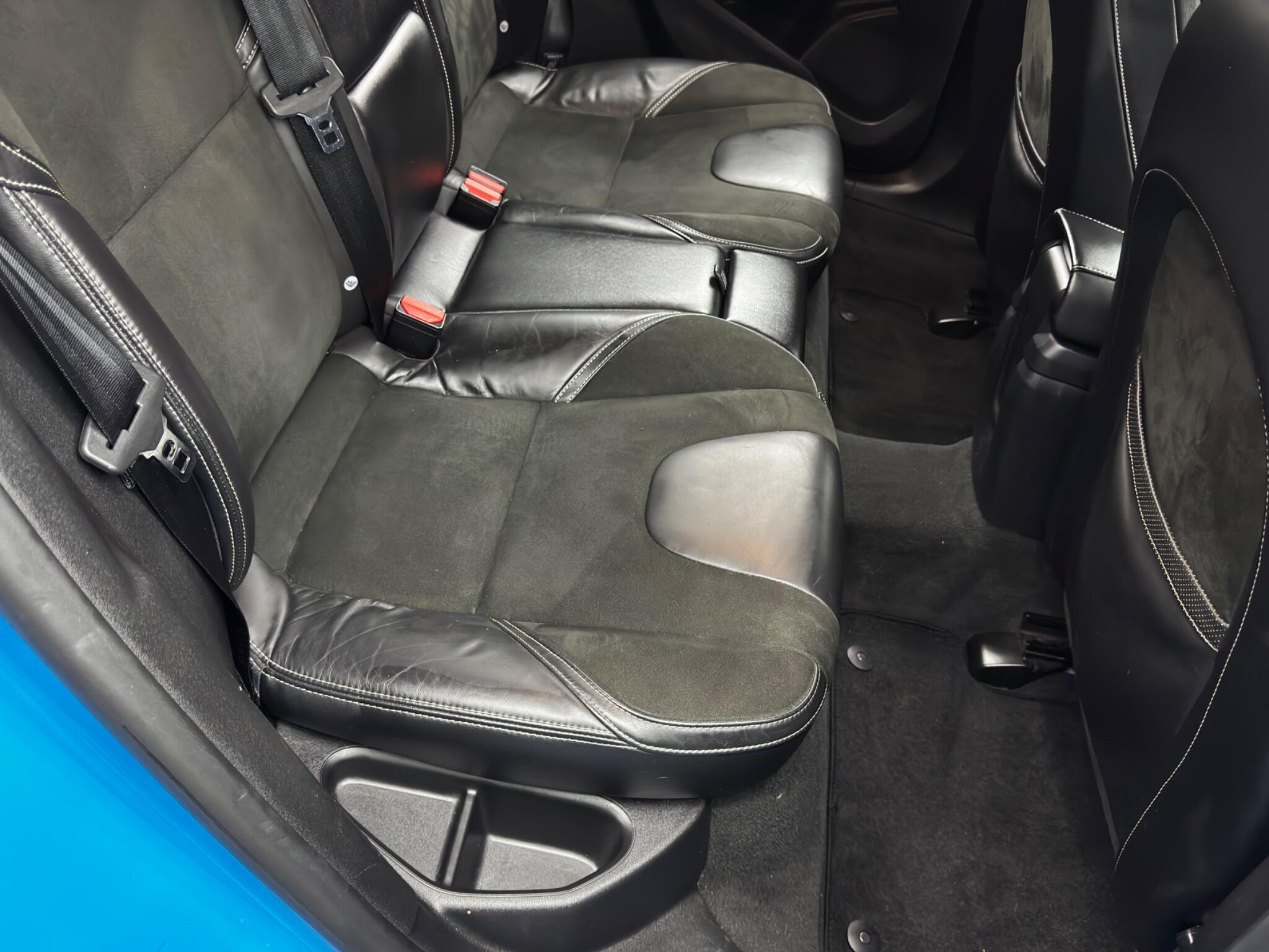Volvo V40 view 16
