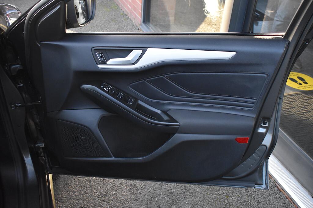 Ford Focus view 28