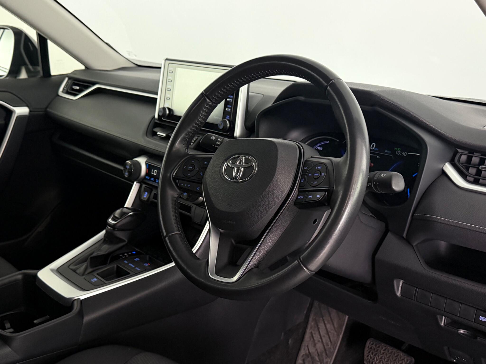 Toyota Rav4 view 3