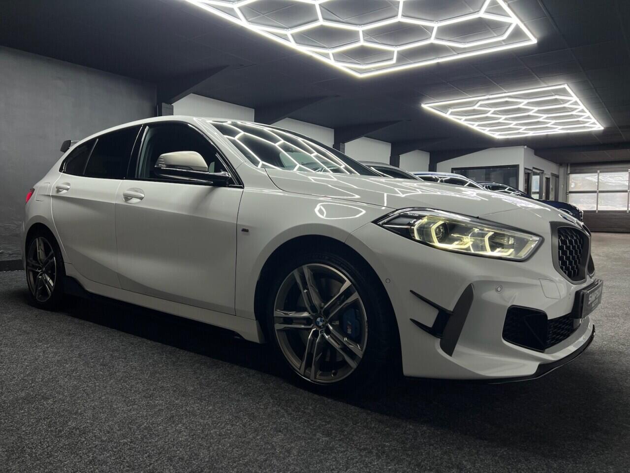 BMW 1 Series view 16