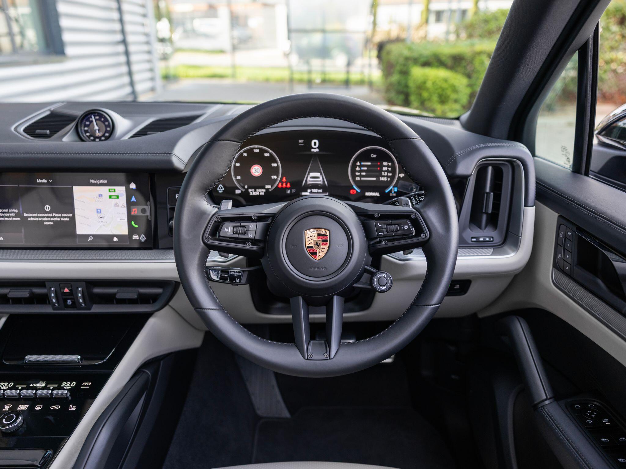 Porsche Cayenne view 32