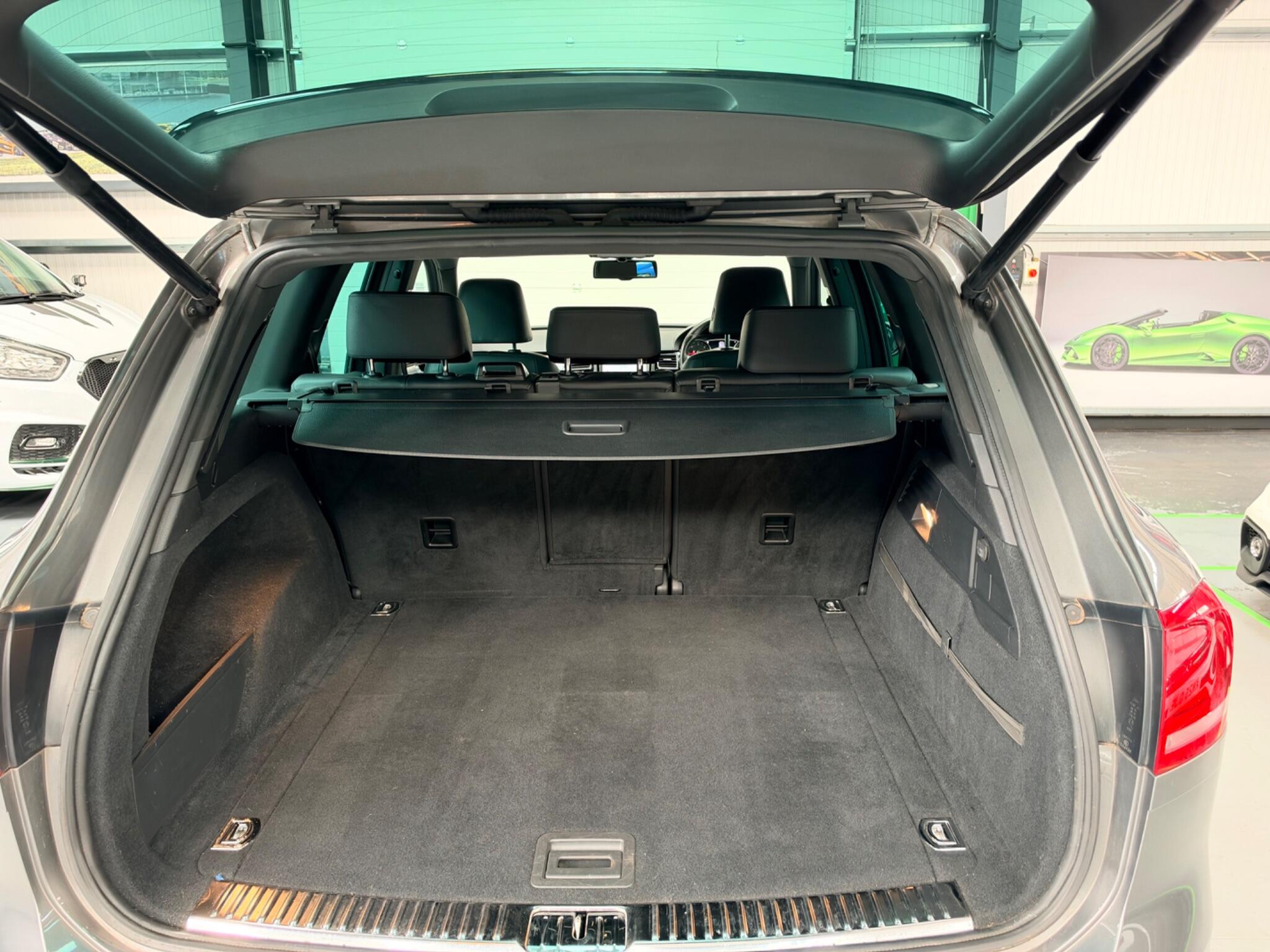 Volkswagen Touareg view 43