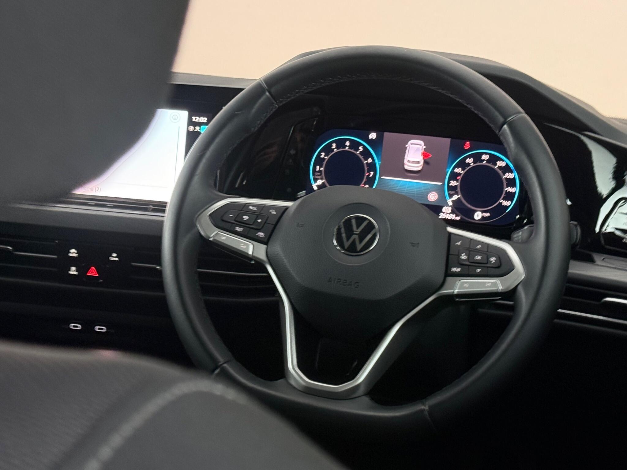 Volkswagen Golf view 13