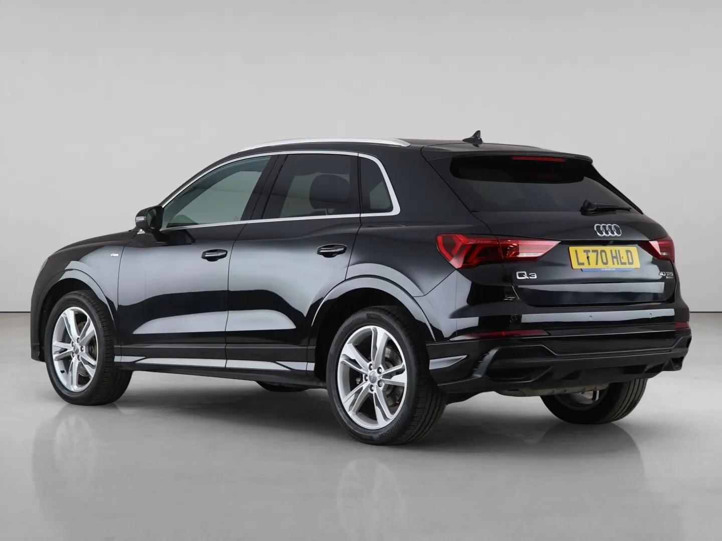 Audi Q3 view 6