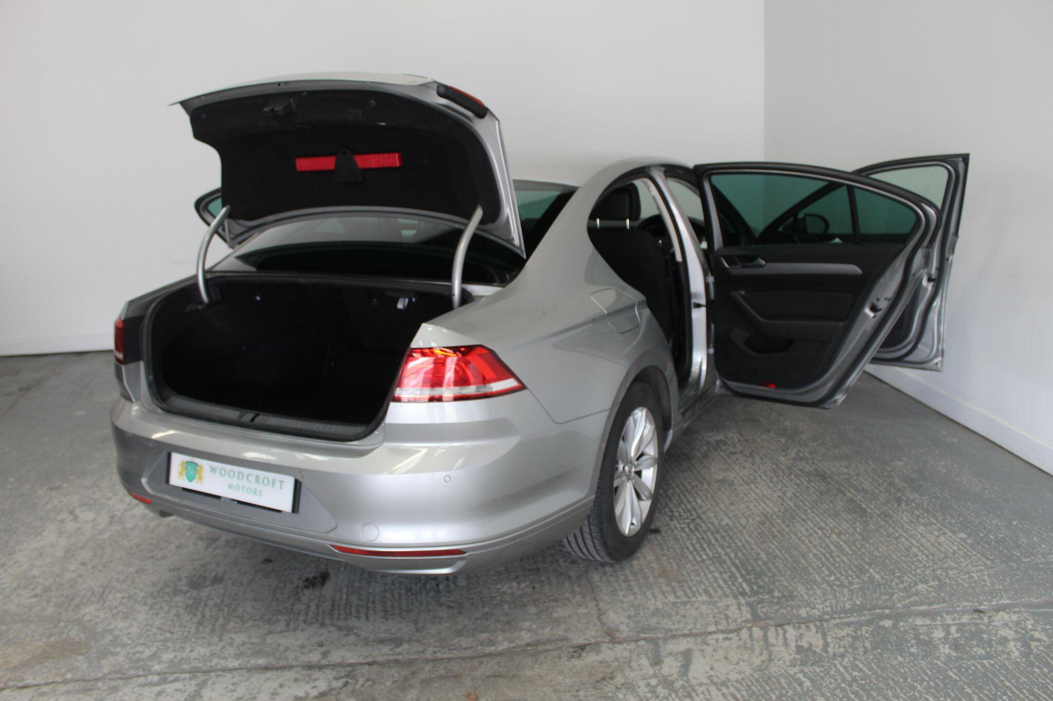Volkswagen Passat view 21