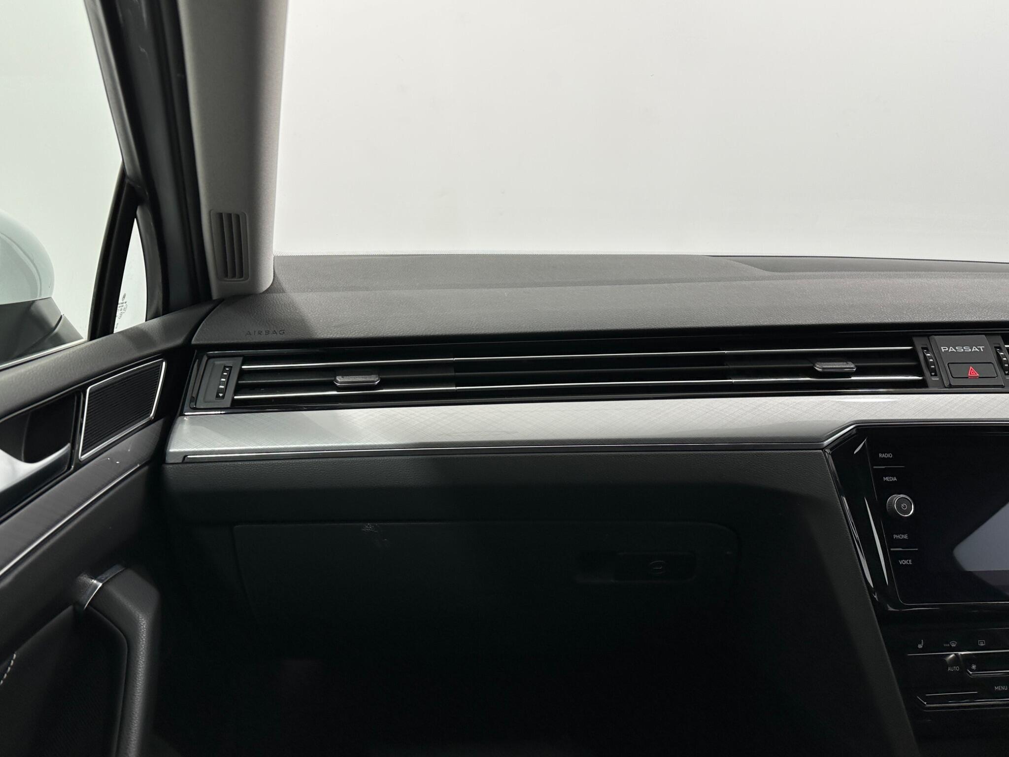 Volkswagen Passat view 29