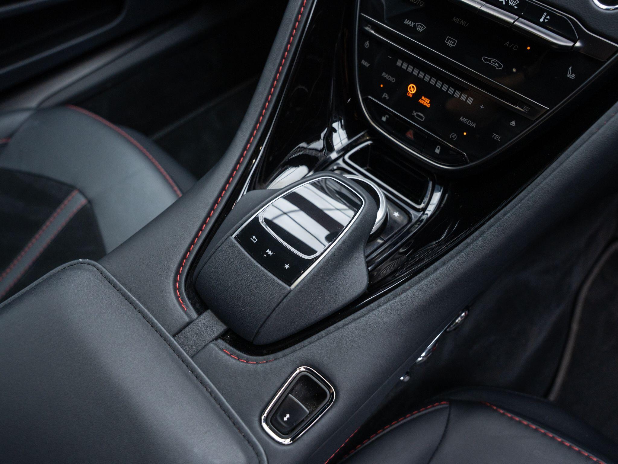 Aston Martin DB11 view 24