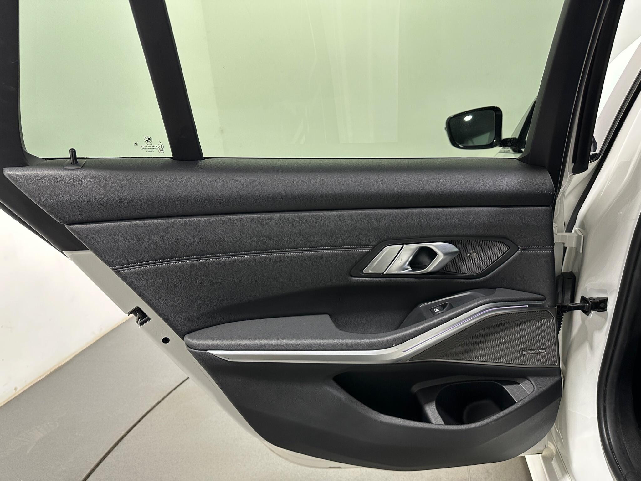 BMW 3 Series view 41