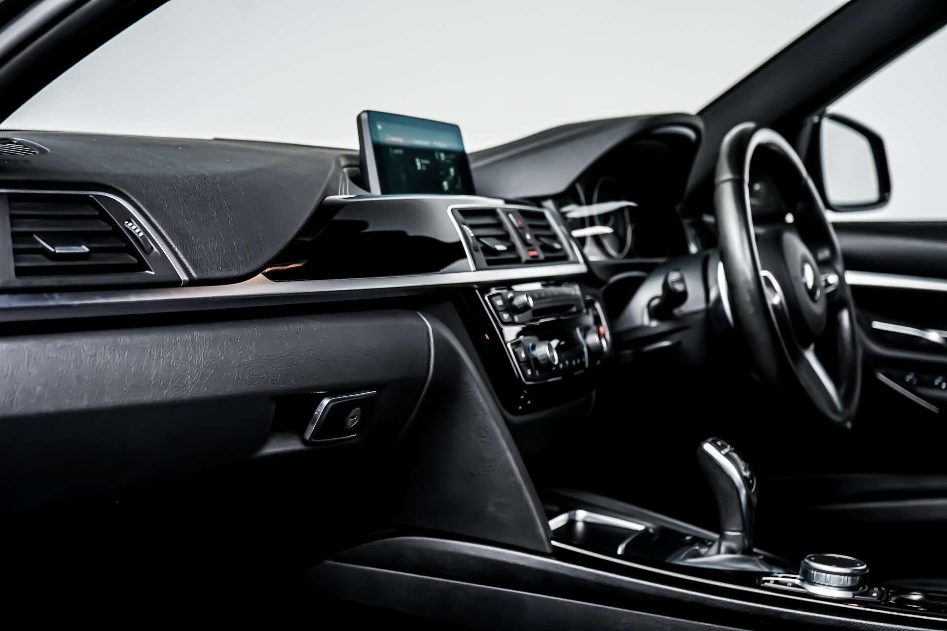 BMW 3 Series view 18
