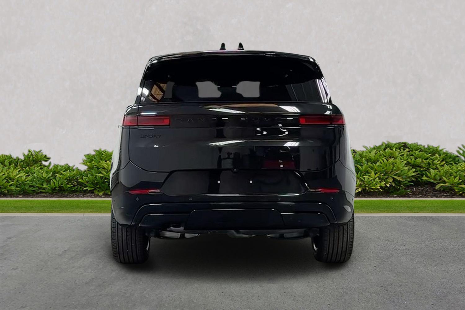 Land Rover Range Rover Sport view 4