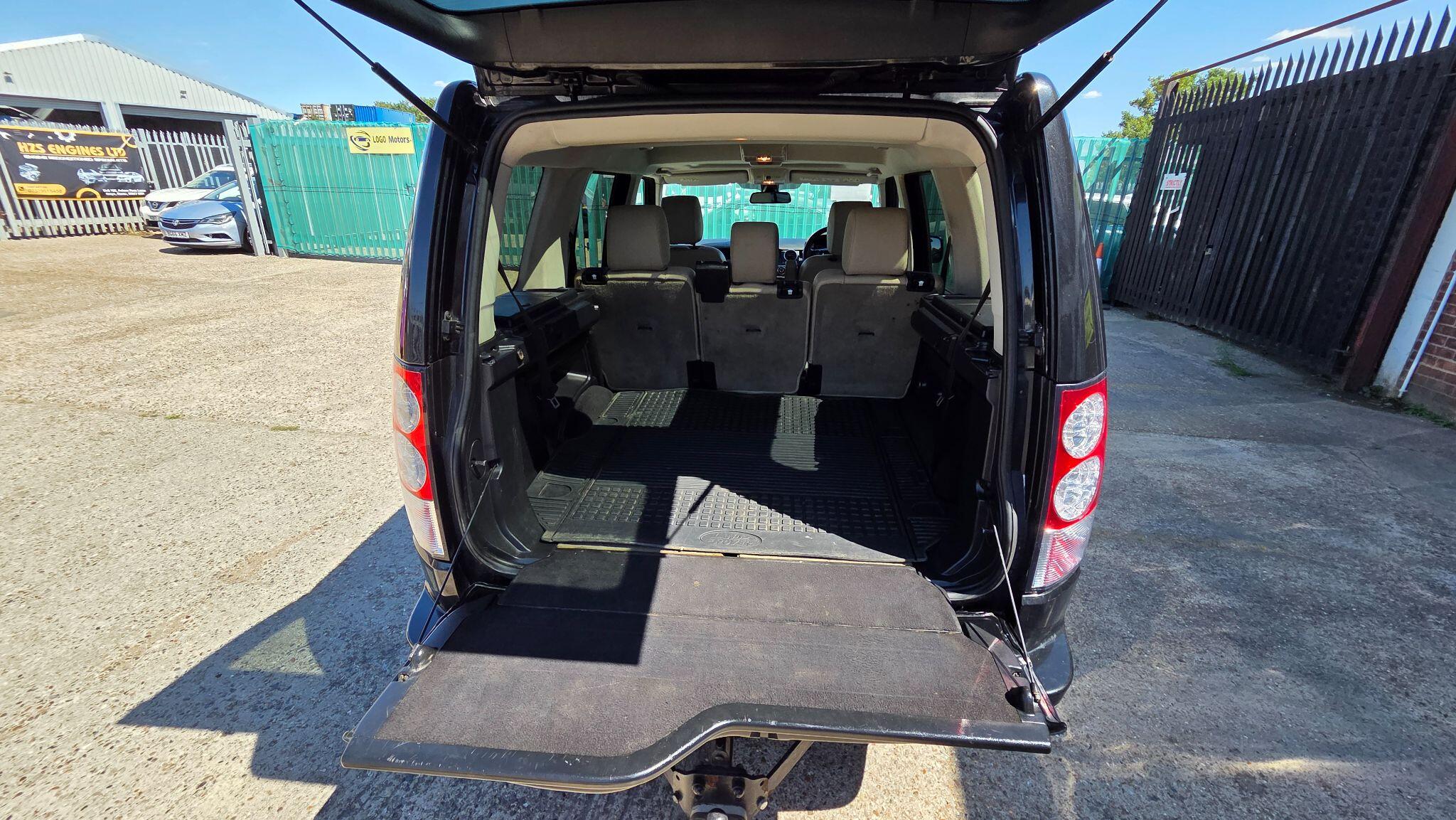 Land Rover Discovery 4 view 28