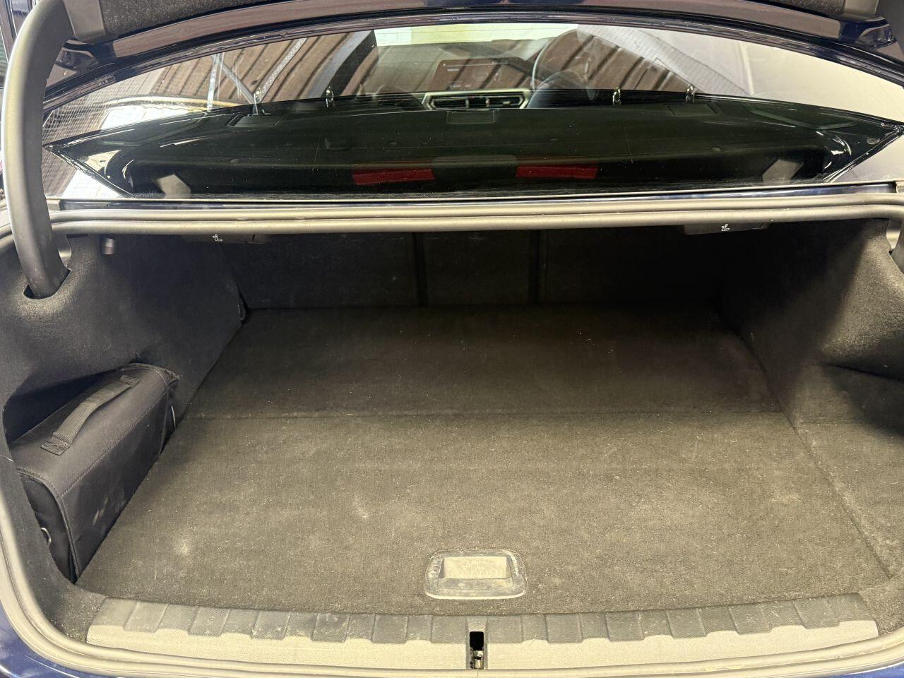 BMW 3 Series view 17