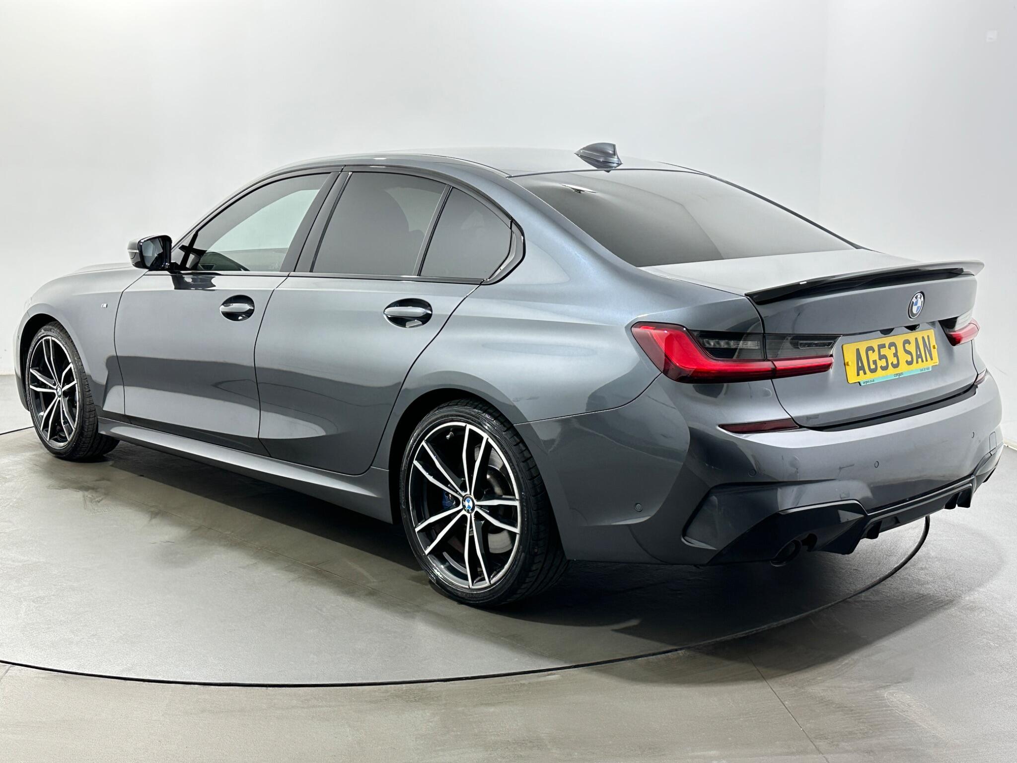 BMW 3 Series view 6