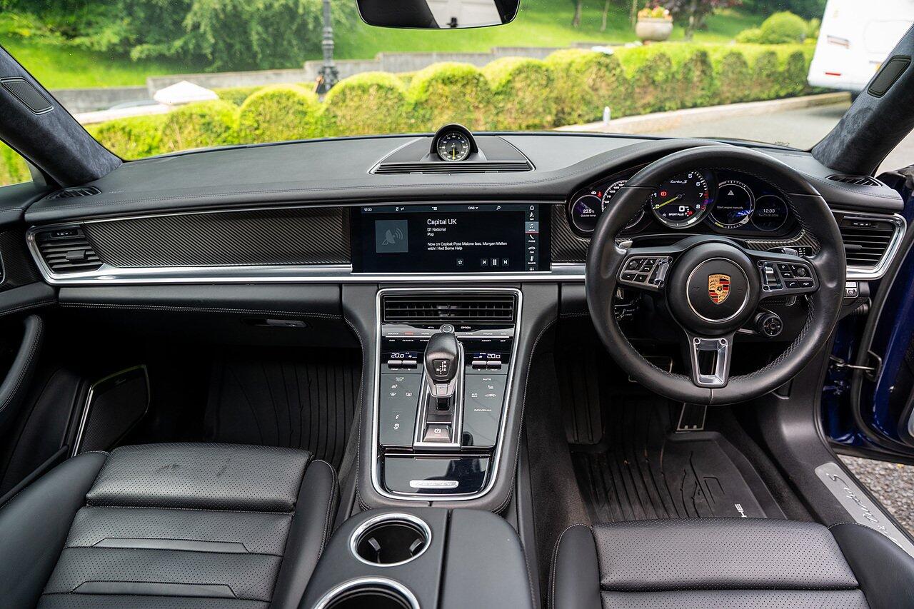 Porsche Panamera view 50