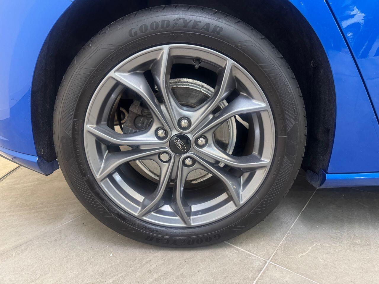 Ford Focus view 18