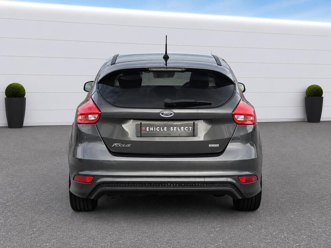 Ford Focus view 9