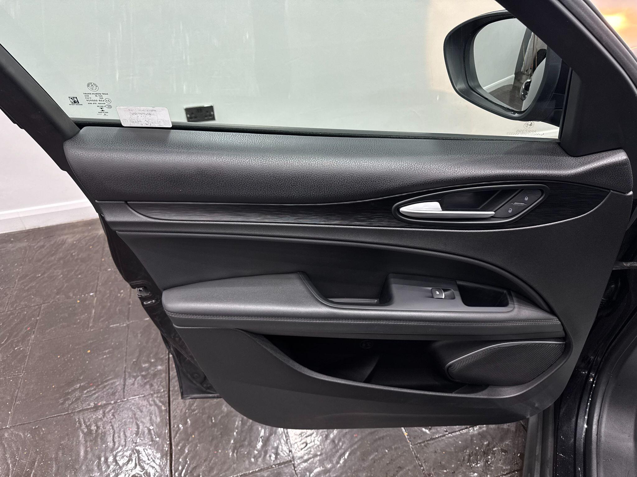 Alfa Romeo Stelvio view 41