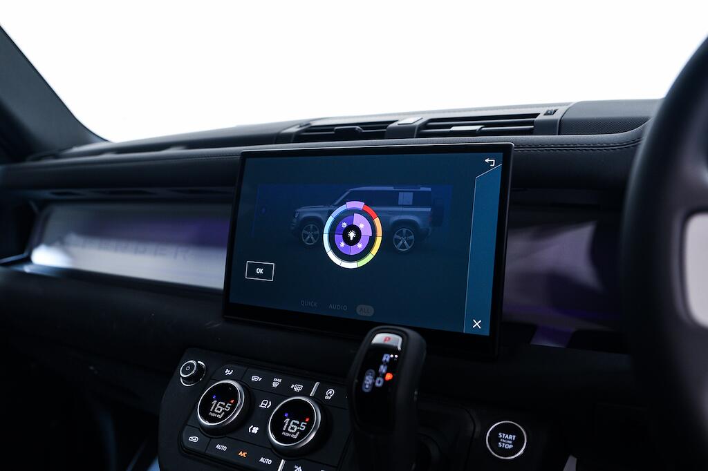Land Rover Defender view 23