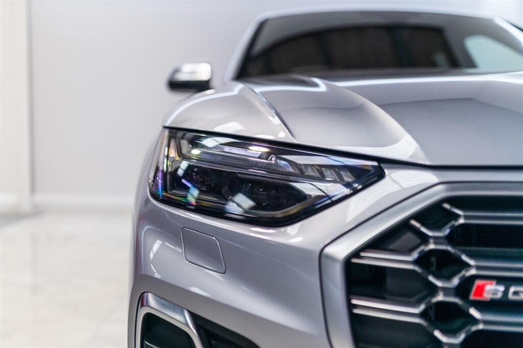 Audi SQ5 view 14