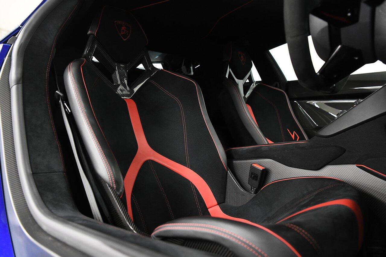 Lamborghini Aventador view 8