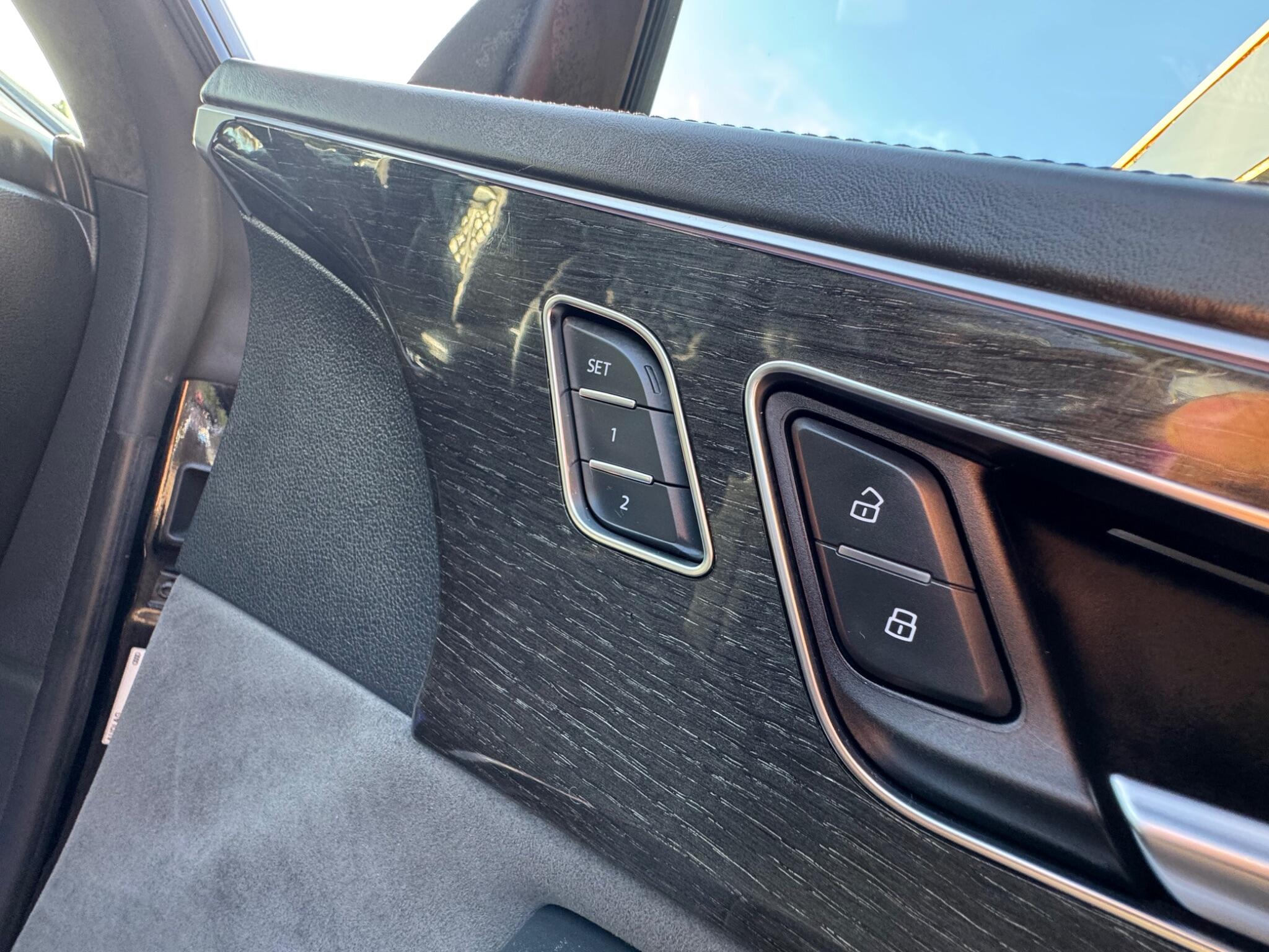 Audi Q8 view 21