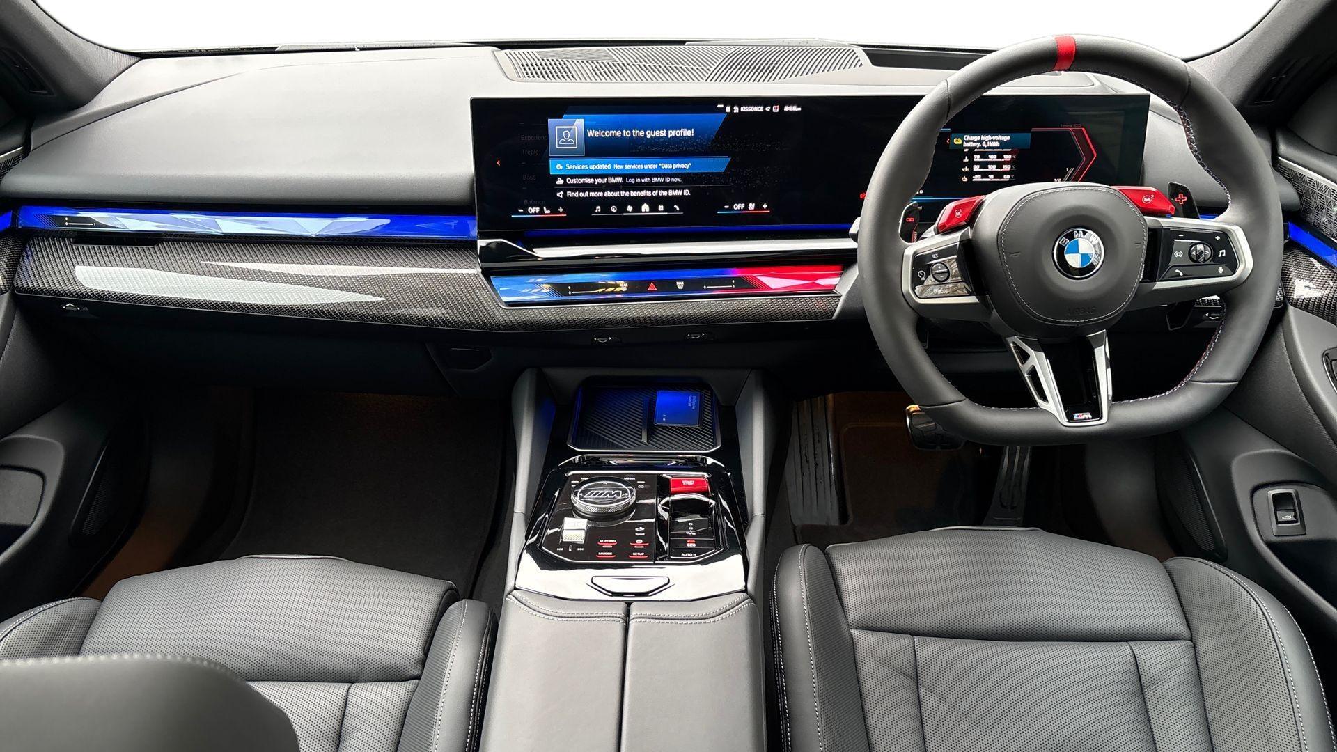 BMW M5 view 4