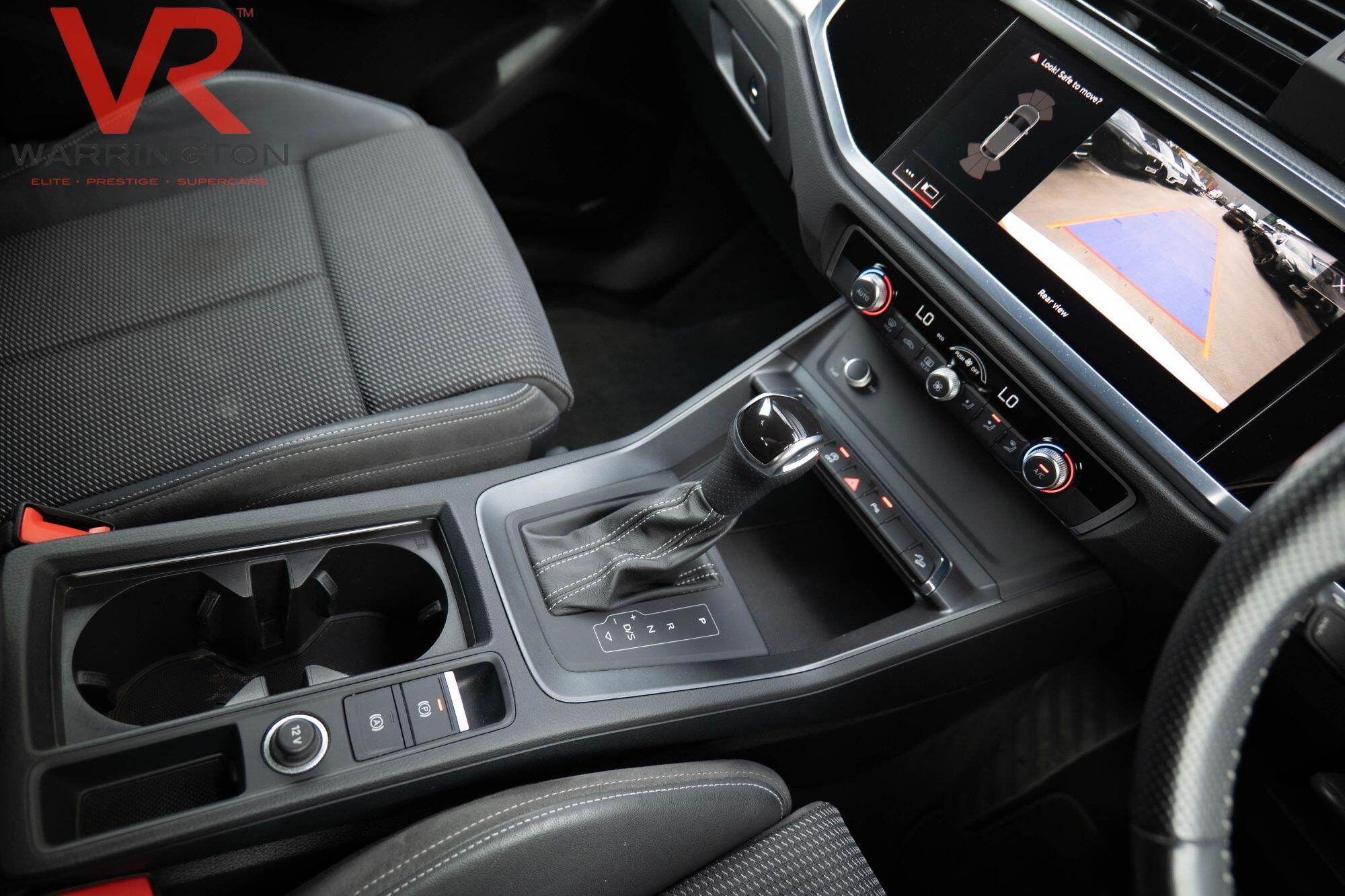 Audi Q3 view 26