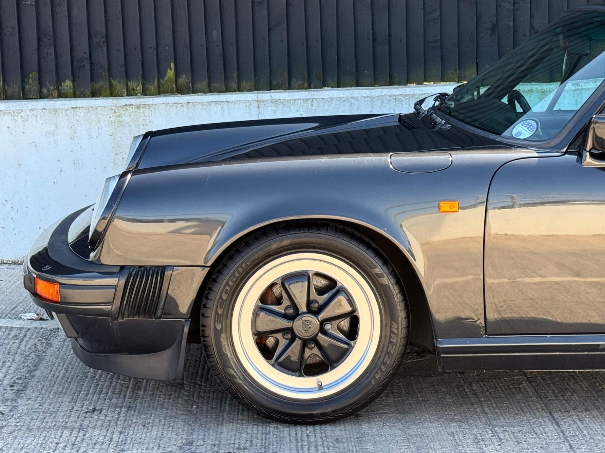 Porsche 911 view 29