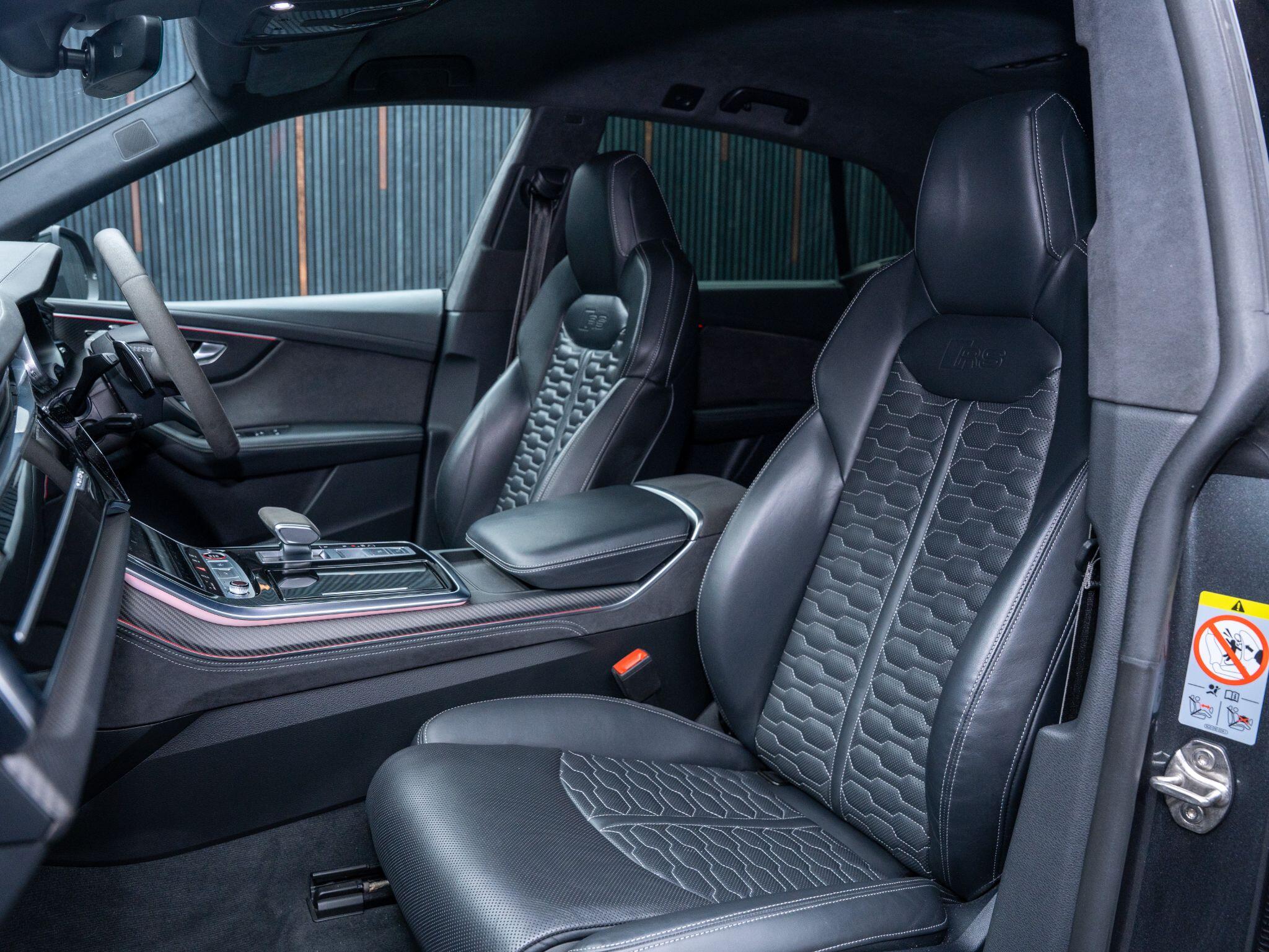 Audi RS Q8 view 33