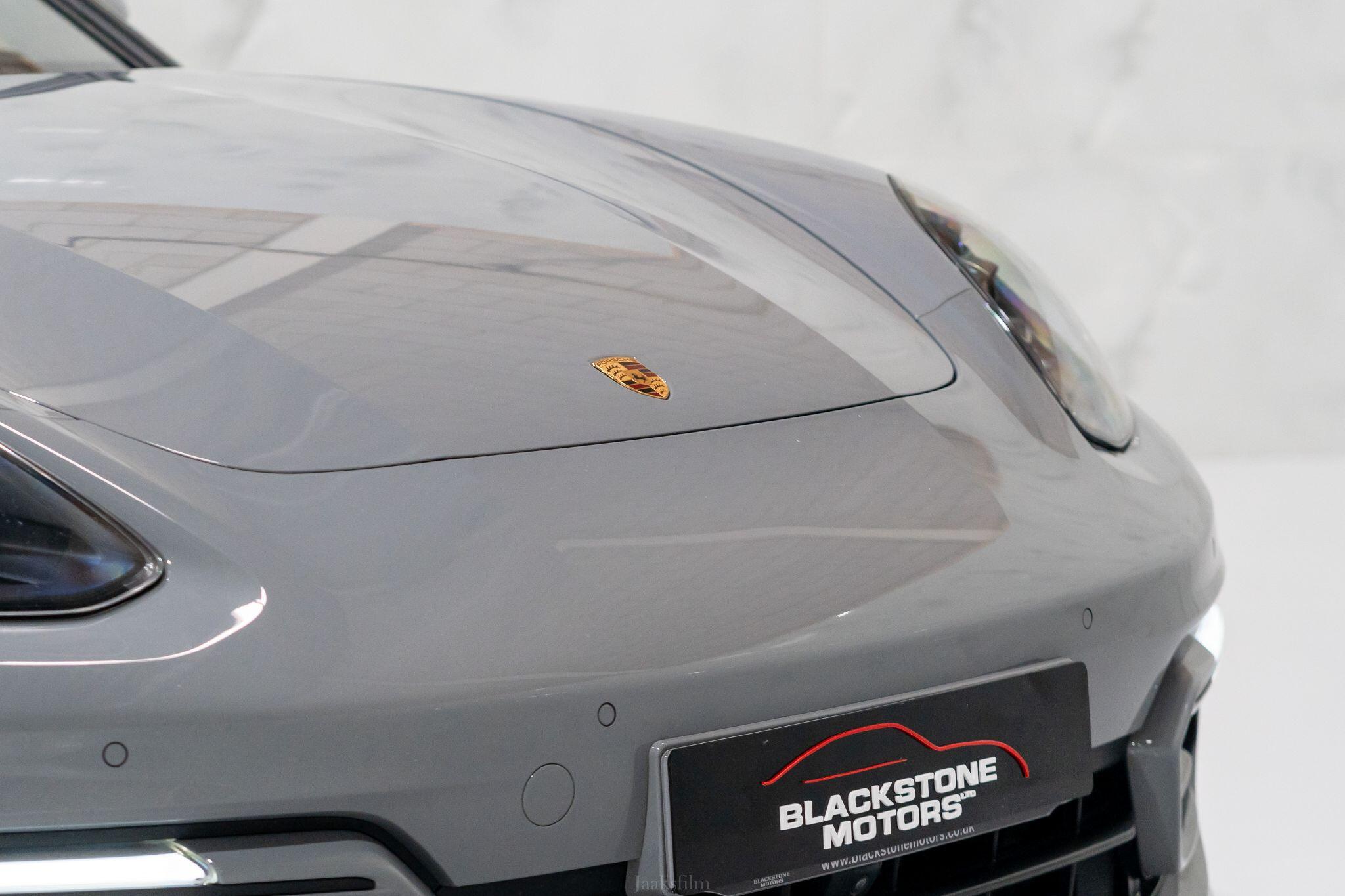 Porsche Panamera view 41