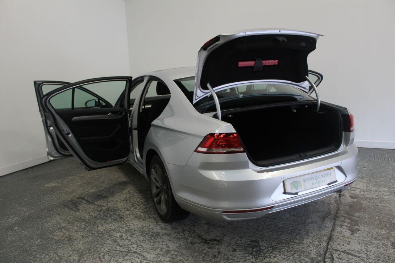 Volkswagen Passat view 21
