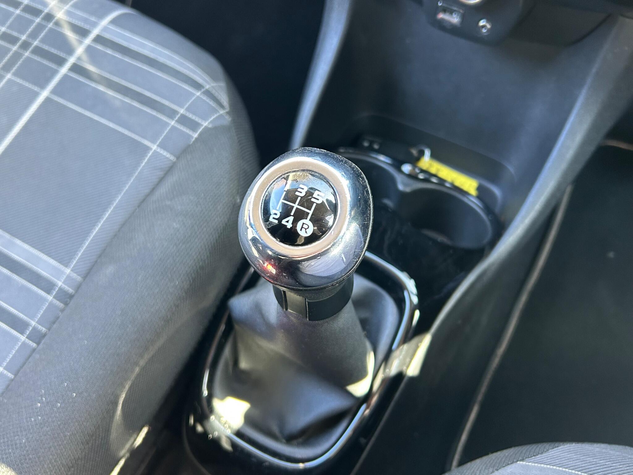 Peugeot 108 view 17
