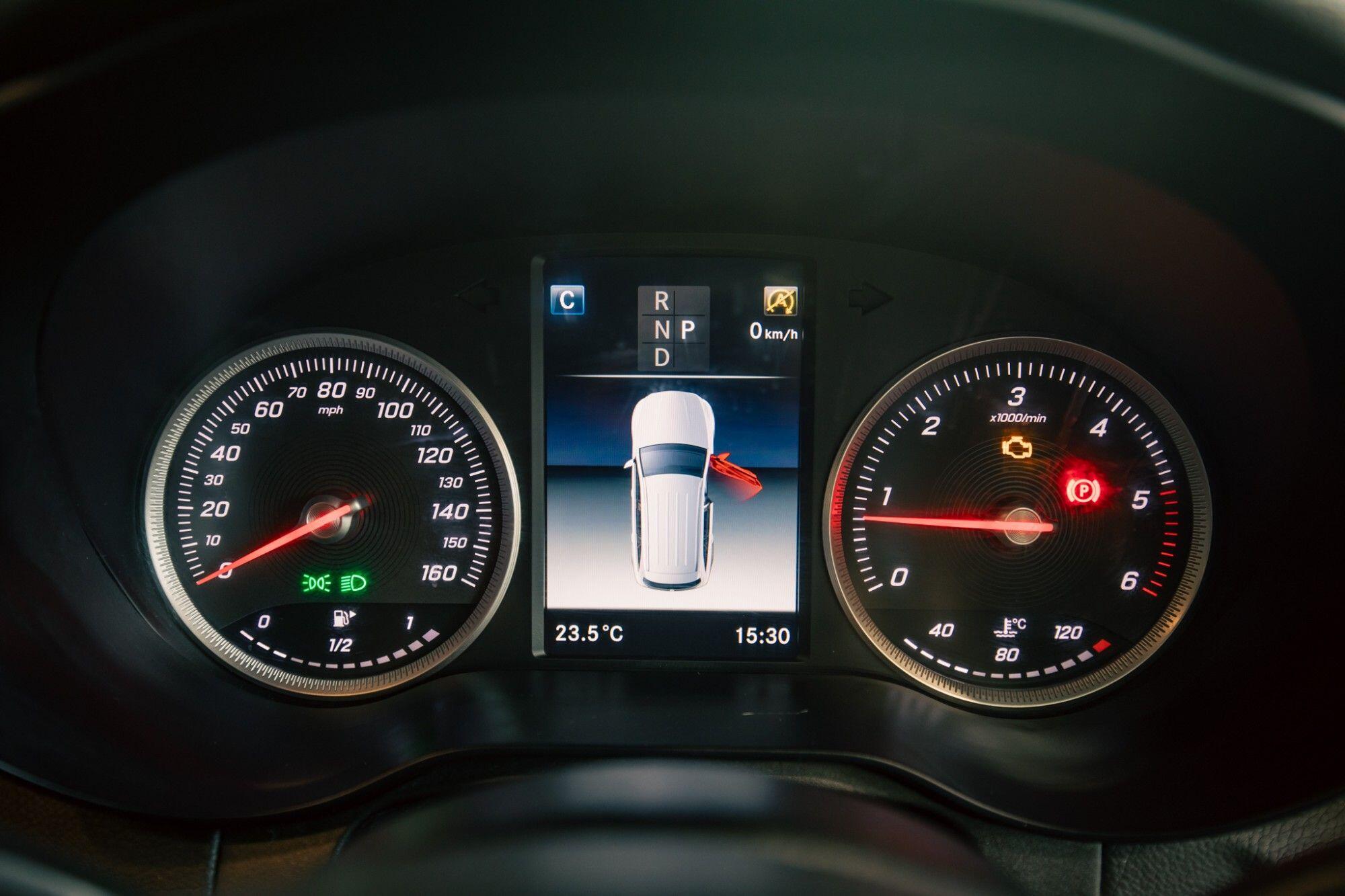 Mercedes-Benz GLC view 17