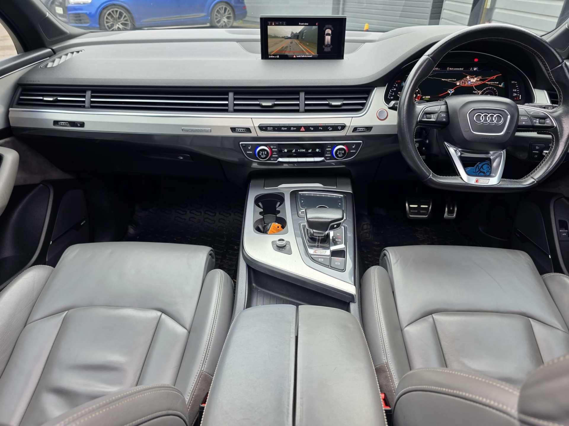 Audi SQ7 view 47