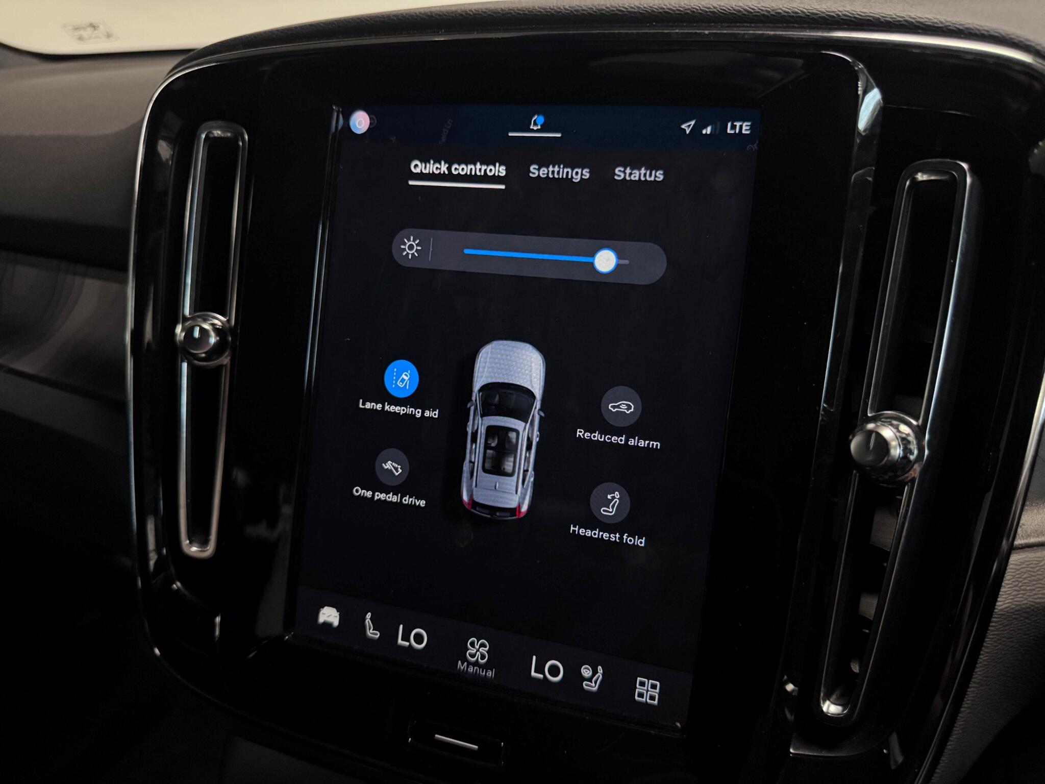 Volvo XC40 view 40