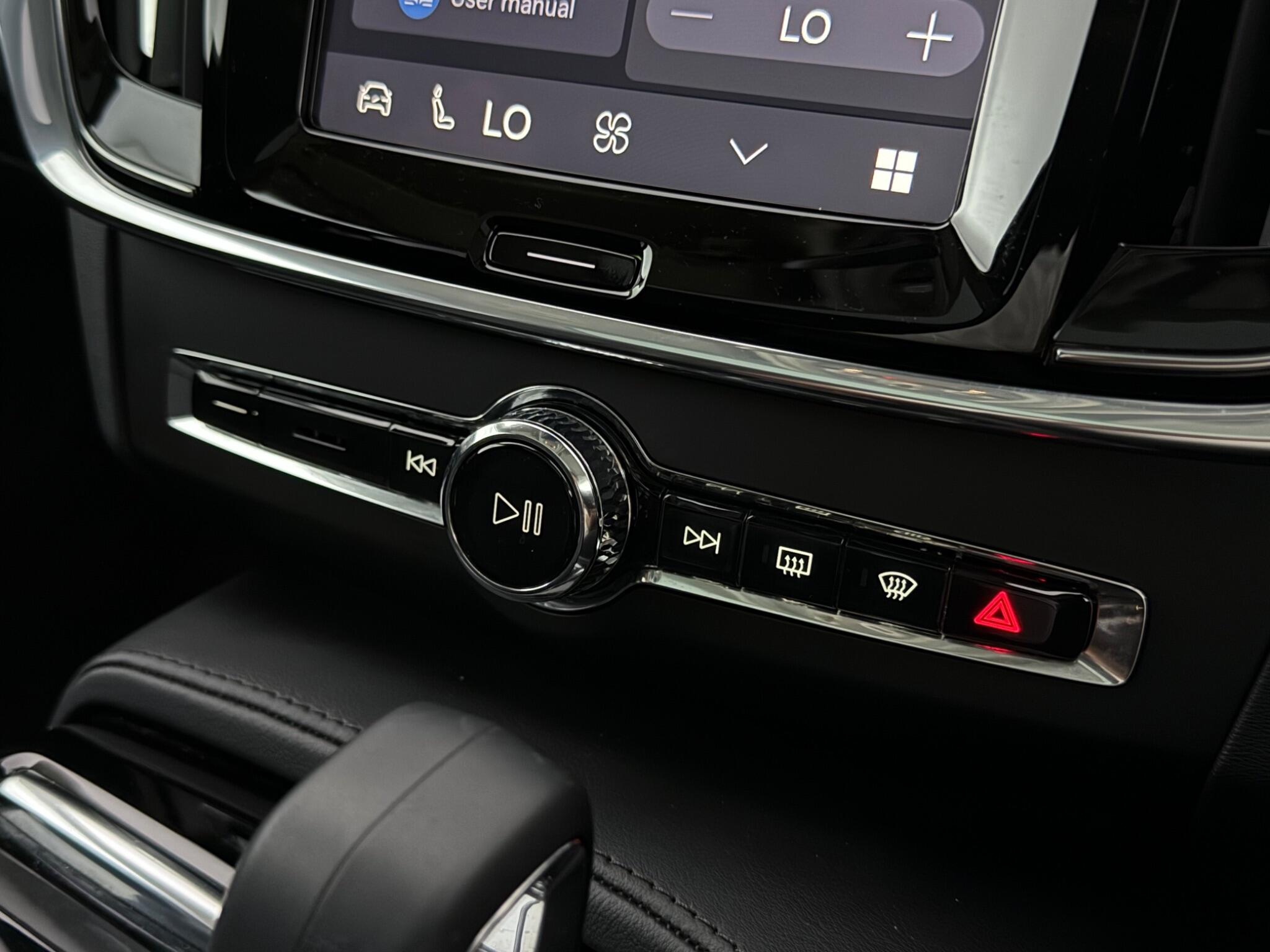 Volvo S90 view 34
