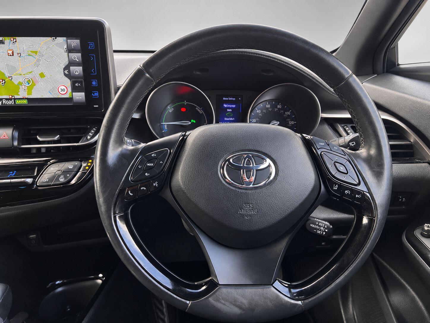Toyota C-HR view 25